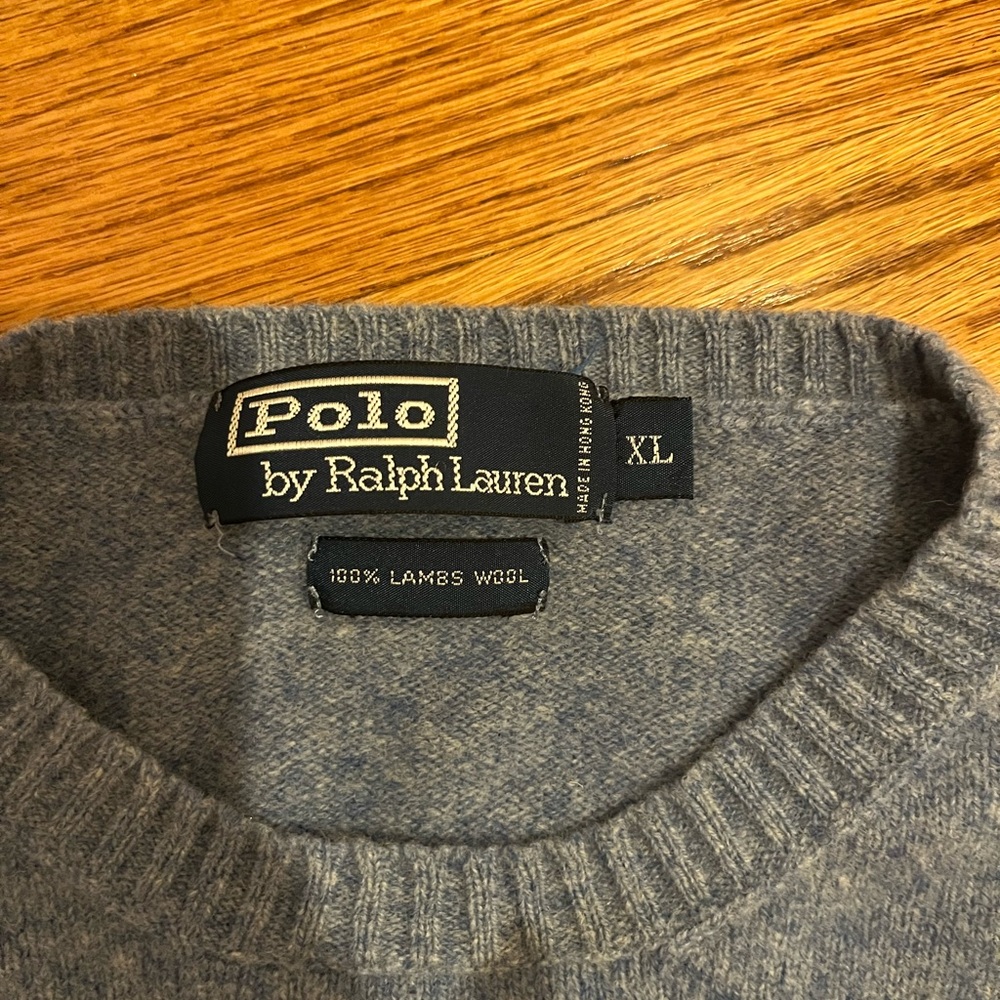 a mens sweater 100% lambs wool Polo Ralph Lauren, color grey. beautiful